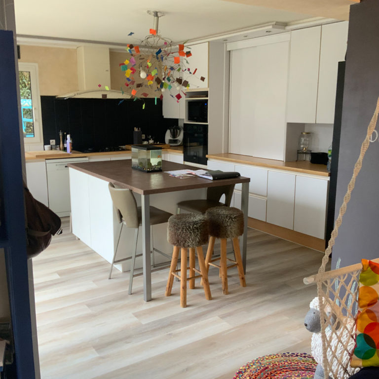 Réalisation et pose parquet cuisine sur carrelage poitiers